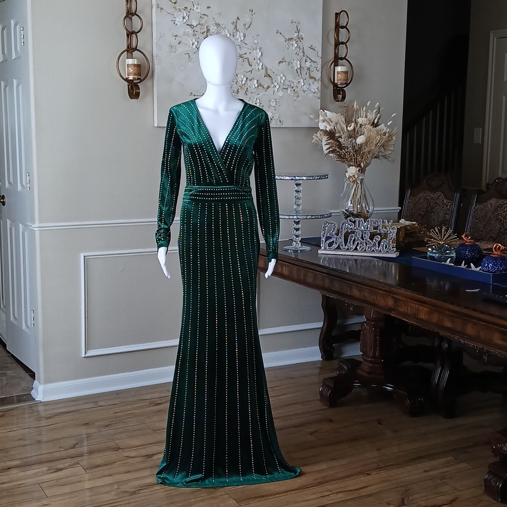 Windsor Elegant Emerald Green Beaded  V-Neck Long Sleeve Evening Gown. Size S